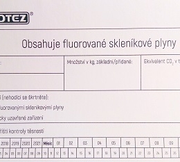 štítek - nálepka - samolepka  F-plyny, pěna, GWP+termín kontroly